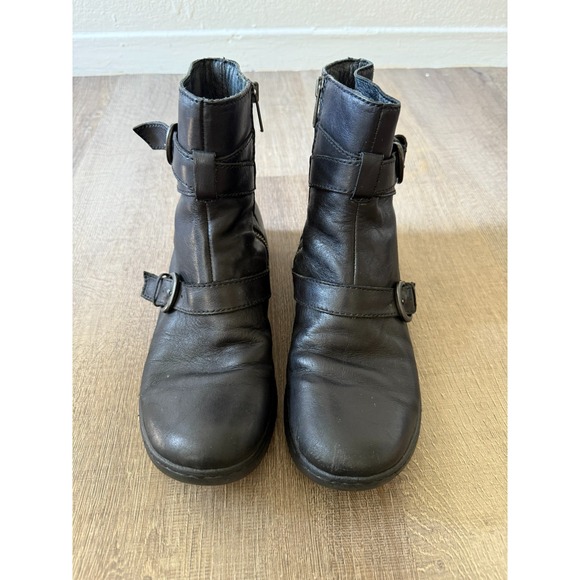 Born Womens Size 8M Black Leather Moto Biker Ankle Boots Double Buckle Side Zip - Picture 3 of 12